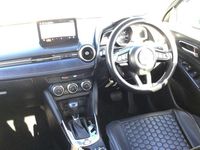 Usado Mazda 2 Inclusive 116 HP (85 kW) 2023 Prateado Citadino