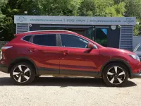 Used Nissan Qashqai N-Connecta 110 HP (80 kW) 2016 Red SUV