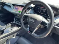 Usado Audi e-tron GT quattro Comfort 475 kW (646 HP) 2023 Azul Sedan