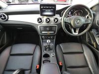 Used Mercedes GLA200 154 HP (113 kW) 2018 Red SUV