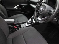 Used Toyota Yaris Hybrid 113 HP (83 kW) 2022 White Hatchback