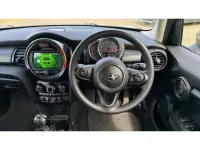 Usado Mini Cooper D Hatch 116 CV (85 kW) 2018 Negro Utilitario
