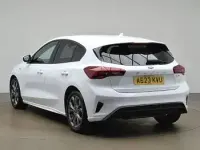 Begagnad Ford Focus ST-Line 125 HK (91 kW) 2023 Vit Halvkombi
