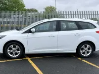 Begagnad Ford Focus Zetec 125 HK (91 kW) 2013 Vit Kombi