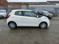 Used Citroën C1 Feel 68 HP (50 kW) 2015 White Hatchback