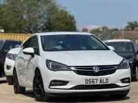 Used Vauxhall Astra SRi 110 HP (80 kW) 2018 White Hatchback