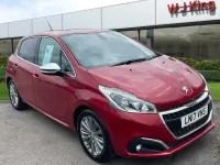 Used Peugeot 208 Allure 82 HP (60 kW) 2017 Red Hatchback