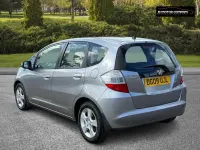 Begagnad Honda Jazz ES 100 HK (73 kW) 2009 Silver Halvkombi