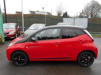 Usado Toyota Aygo X-cite 69 HP (50 kW) 2017 Vermelho Citadino