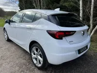 Used Vauxhall Astra SRi 105 HP (77 kW) 2017 White Hatchback