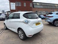Used Renault Zoe Dynamique 64 kW (88 HP) 2016 White Hatchback