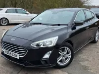 Begagnad Ford Focus Zetec 2020 Svart Halvkombi