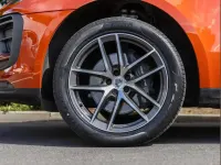 Used Porsche Macan 261 HP (191 kW) 2023 Orange SUV