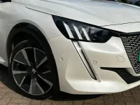 Second-hand Peugeot e-208 Premium 98 kW (134 CP) 2022 Alb Hatchback