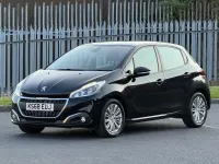 Used Peugeot 208 Signature Sky 82 HP (60 kW) 2019 Black Hatchback