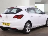 Begagnad Vauxhall Astra SRi 165 HK (121 kW) 2012 Vit Halvkombi