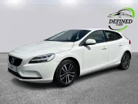 Used Volvo V40 Momentum 122 HP (89 kW) 2018 White Hatchback