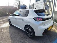 Used Peugeot 208 Allure+ 75 HP (55 kW) 2022 White Hatchback