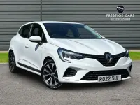 Used Renault Clio Iconic 90 HP (66 kW) 2022 White Hatchback