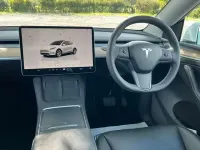 Używany Tesla Model Y RWD 219 kW (299 KM) 2024 Biały SUV