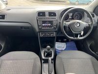 Used VW Polo SE 60 HP (44 kW) 2015 Red Hatchback