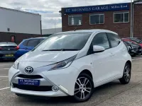 Gebraucht Toyota Aygo X-pure 69 PS (50 kW) 2016 Weiß Kleinwagen
