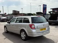Used Vauxhall Astra Club 100 HP (73 kW) 2007 Sovereign silver Estate