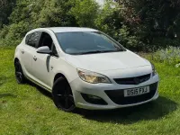 Used Vauxhall Astra SRi 140 HP (102 kW) 2015 White Hatchback