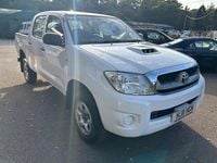 Used Toyota HiLux 144 HP (105 kW) 2011 White Pickup