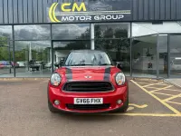 Usado Mini Cooper 122 CV (89 kW) 2016 Rojo Utilitario