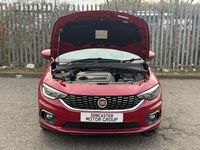 Used Fiat Tipo Lounge 95 HP (69 kW) 2017 Red Hatchback