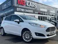 Używany Ford Fiesta Titanium 2014 Biały Hatchback