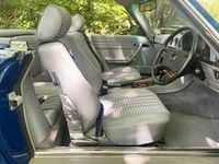 Usado Mercedes SL300 185 HP (136 kW) 1988 Azul Cabrios