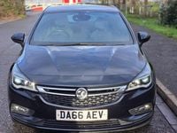 Used Vauxhall Astra SRi 105 HP (77 kW) 2016 Black Hatchback
