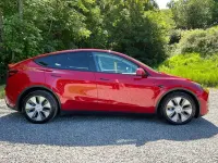 Used Tesla Model Y Long Range AWD 378 kW (514 HP) 2022 Red SUV