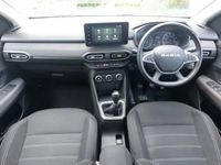 Usado Dacia Jogger Expression 109 CV (80 kW) 2023 Verde Monovolumen
