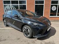 Begagnad MG MG4 EV SE 319 kW (435 HK) 2023 Svart Halvkombi