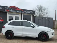 Used Porsche Cayenne 245 HP (180 kW) 2012 White SUV