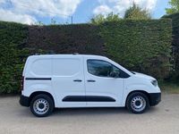 Second-hand Vauxhall Combo Edition 100 CP (73 kW) 2019 Alb Monovolum