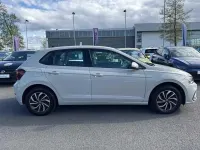 Usado VW Polo Life 80 CV (58 kW) 2024 Gris Utilitario