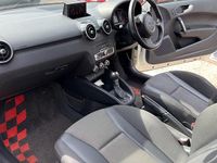 Begagnad Audi A1 2011 Vit Halvkombi