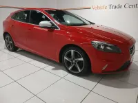 Used Volvo V40 R-Design 120 HP (88 kW) 2016 Red Hatchback