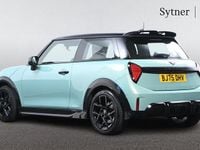Begagnad Mini Cooper Hatch 113 kW (154 HK) 2025 Grön Halvkombi