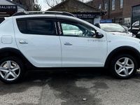 Used Dacia Sandero Ambiance 90 HP (66 kW) 2015 White Hatchback