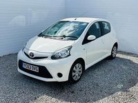 Begagnad Toyota Aygo 68 HK (50 kW) 2013 Vit Halvkombi