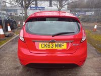 Usado Ford Fiesta Zetec 82 HP (60 kW) 2013 Vermelho Citadino