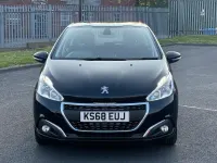 Used Peugeot 208 Signature Sky 82 HP (60 kW) 2019 Black Hatchback