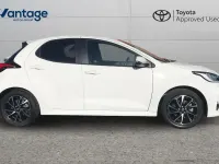 Used Toyota Yaris Design 113 HP (83 kW) 2023 White Hatchback