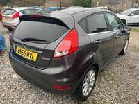 Begagnad Ford Fiesta Titanium 2015 Grå Halvkombi
