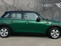 Usado Mini Cooper Classic 136 CV (100 kW) 2022 Verde Utilitario